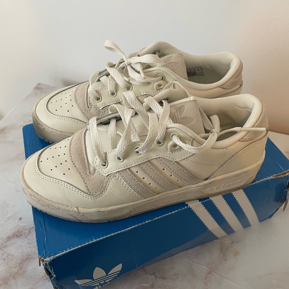 Adidas Womens Rivalry Low- good condition- size 6
